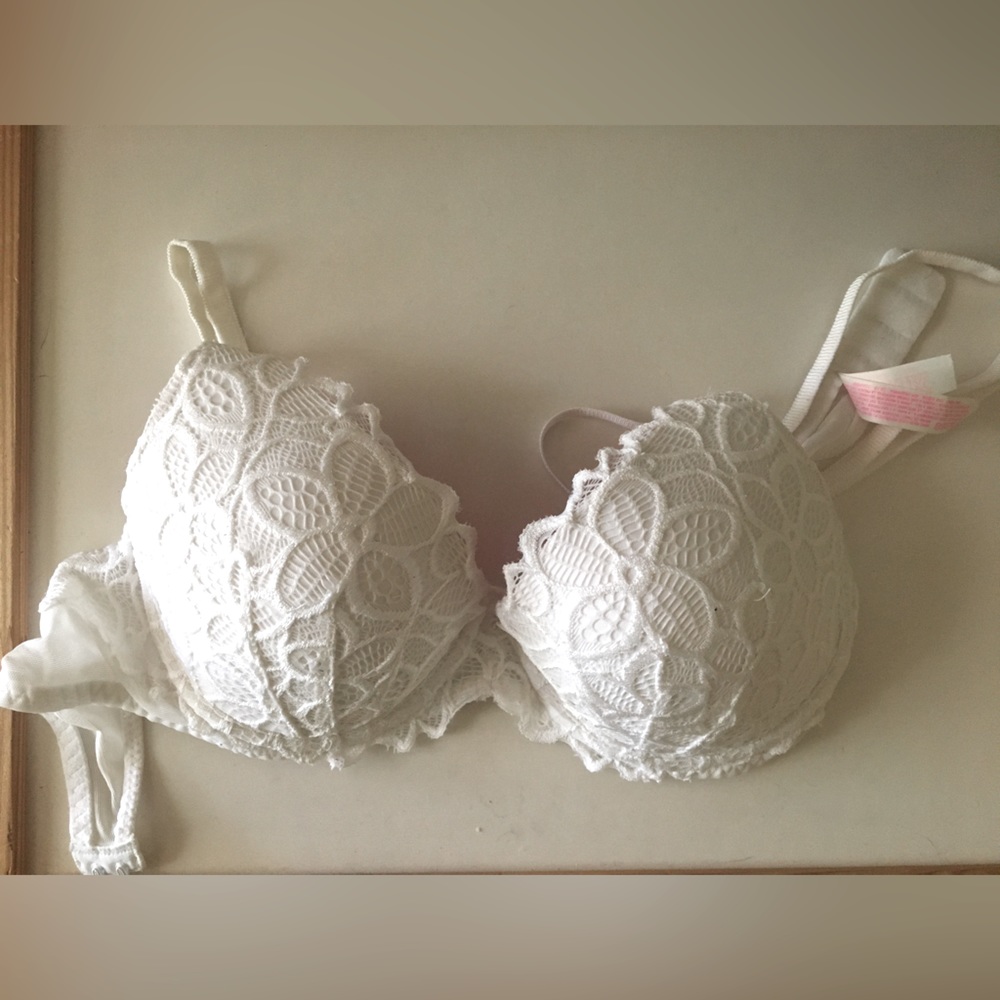 VS Pink bra. White lace. 32C. Cute. Great condition, worn once.